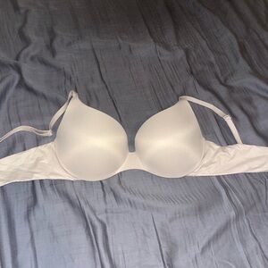 cream colored underwire auden bra size 34 a